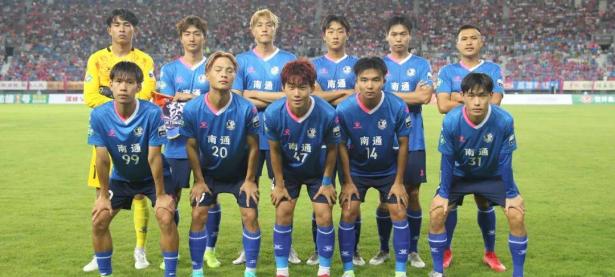 PG游戏-篮球杯赛，东城闪电队与岭南玄武队强势横扫，VAR改判成焦点！主场山呼海啸(篮球杯篮球联赛激情开赛)