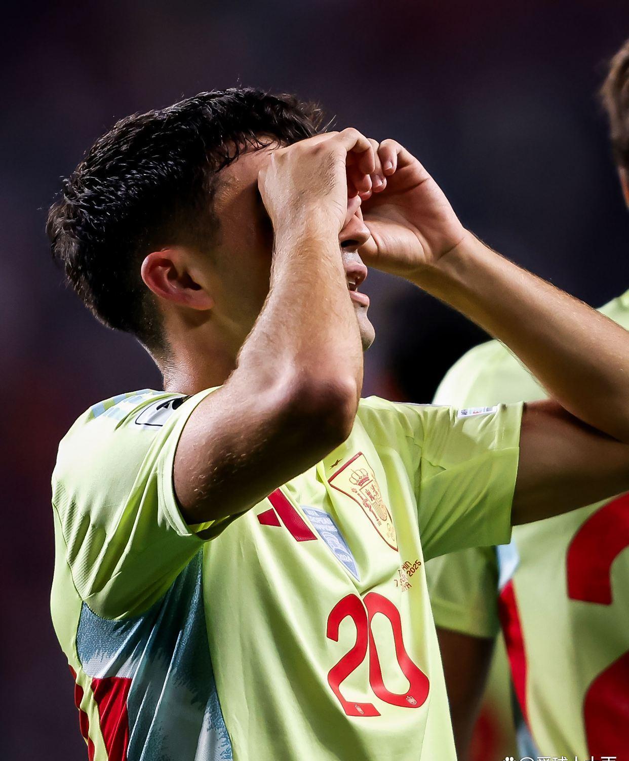 詹姆斯在西班牙队比赛中赛事规则更新，赛况扑朔迷离引发热议！的简单介绍